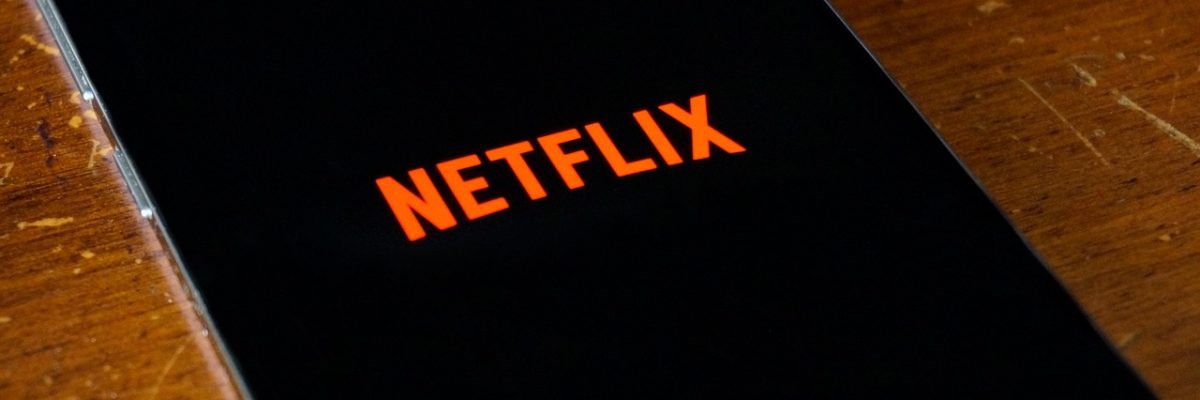 每日大赛 yandex 每日大赛yandex平台界面展示，玩家在电脑屏幕前参与每日竞技挑战，界面呈现积分榜和每日任务进度，薰衣草紫主色调